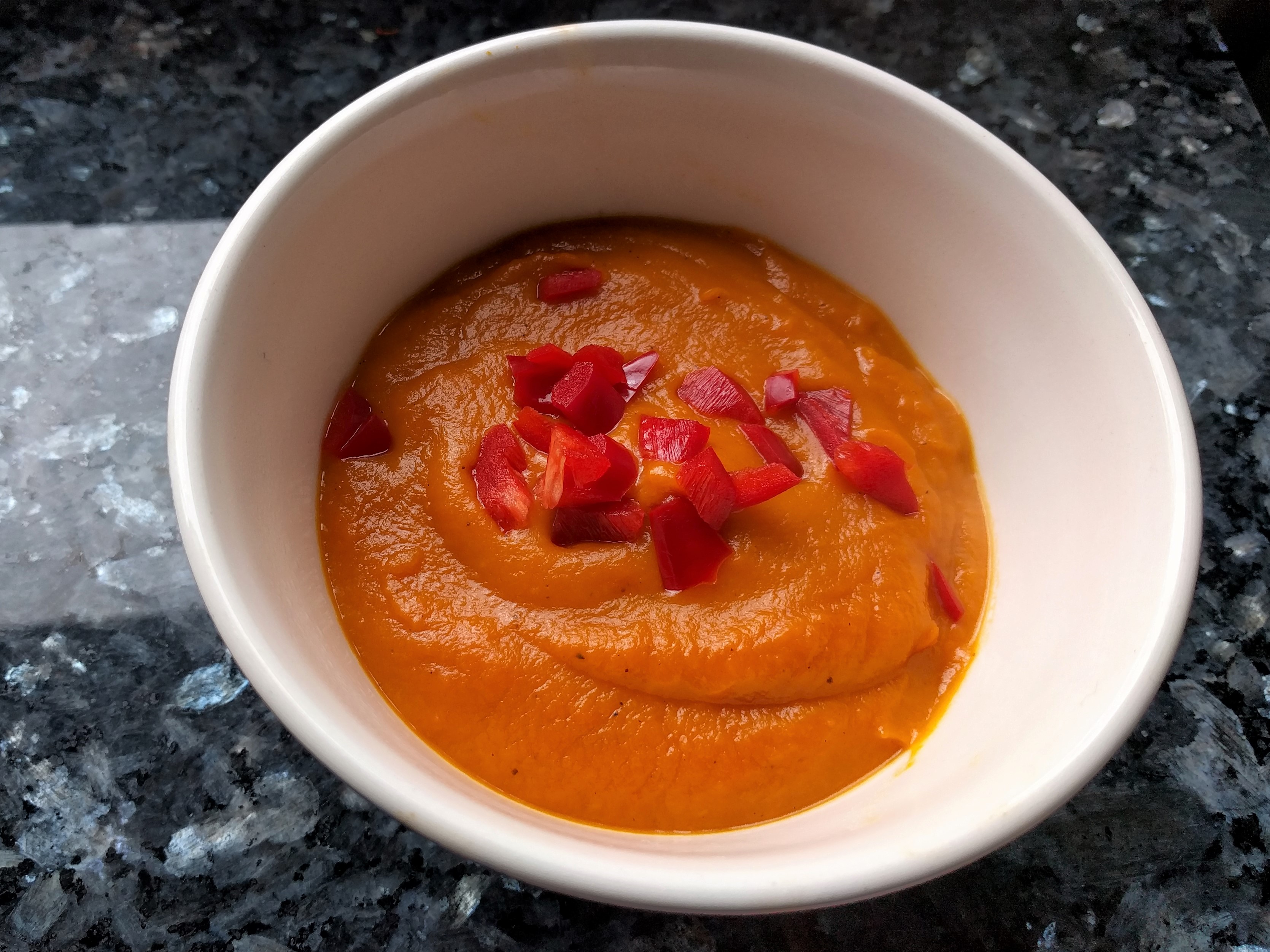 Pompoensoep met geroosterde paprika