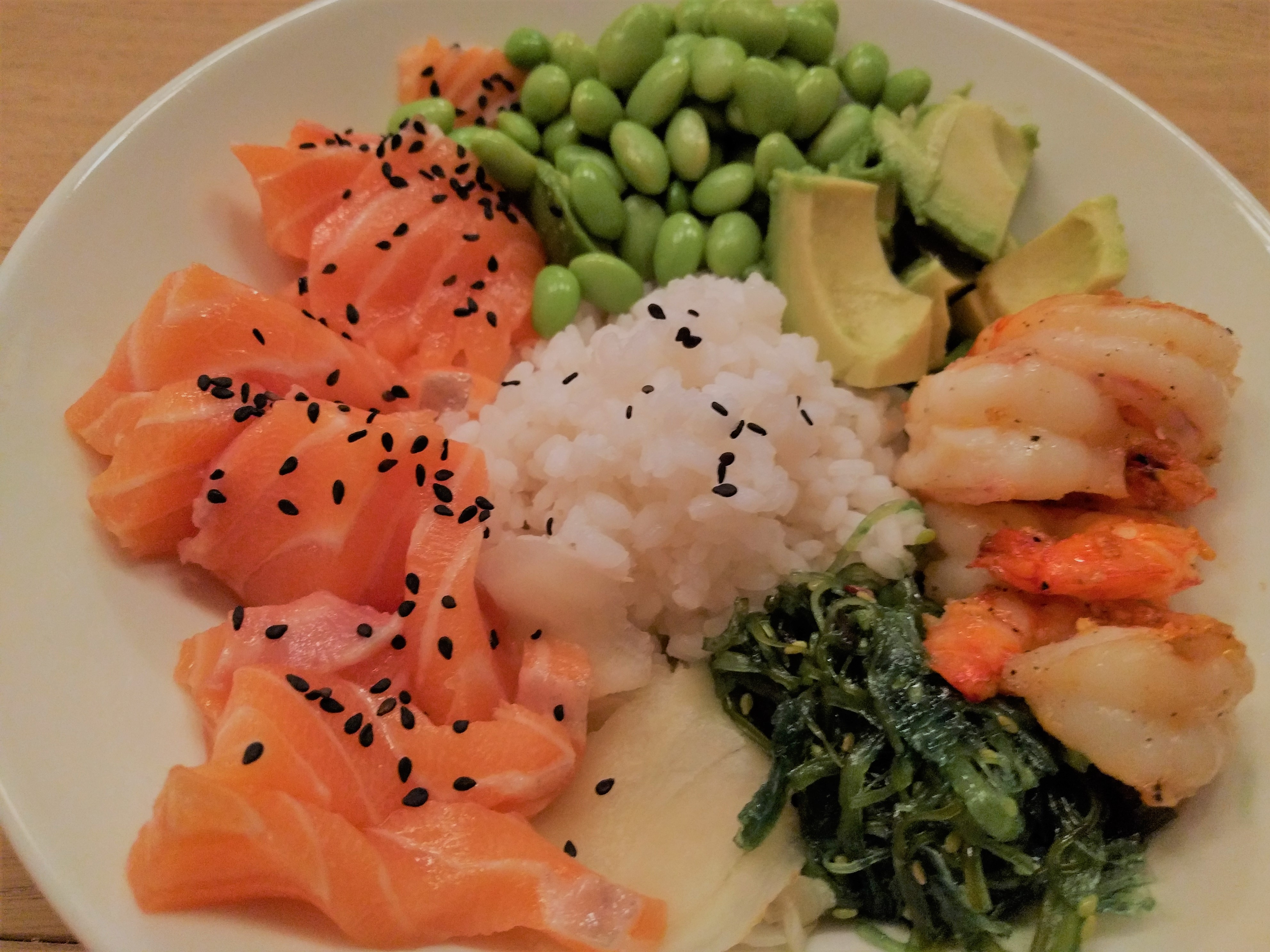 Pokébowl met zalm en gamba’s